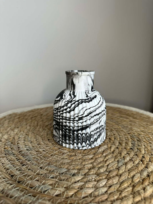 Jauki vazelė (juoda)