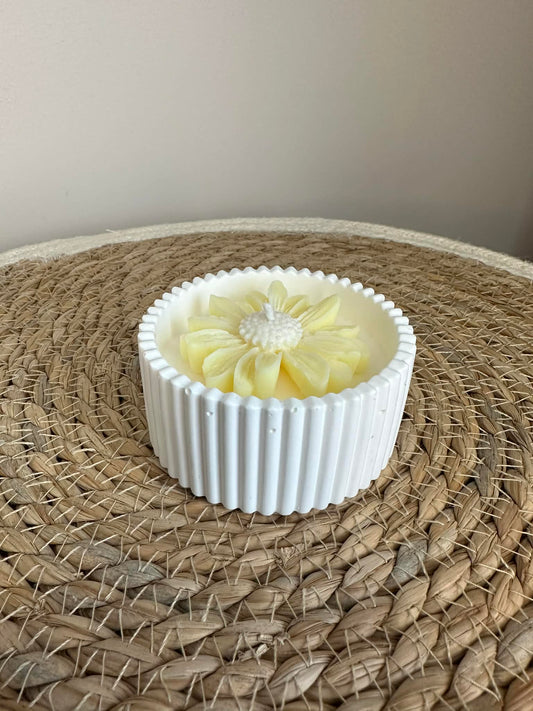 Sojų vaško žvakė su ramunėle (geltona)