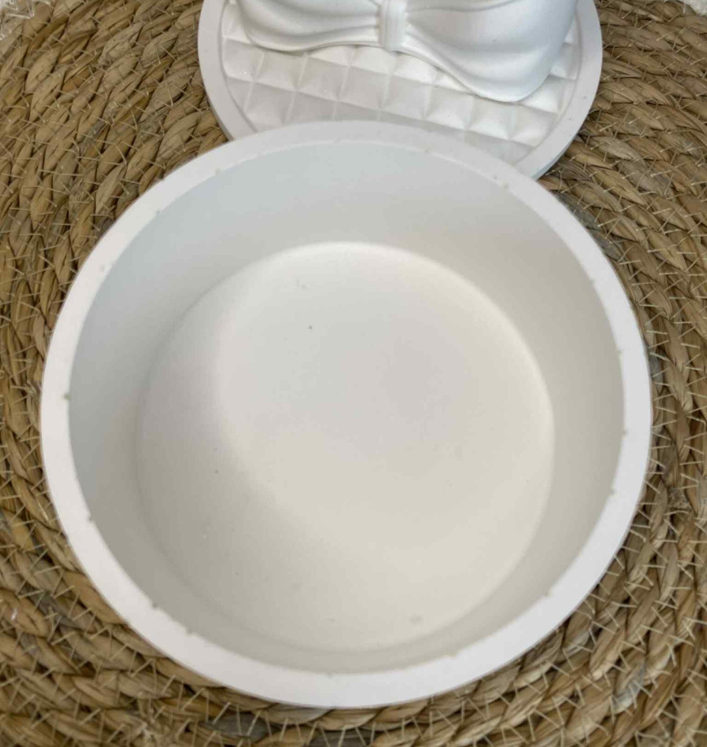 Dėžutė su kaspinėliu (balta)