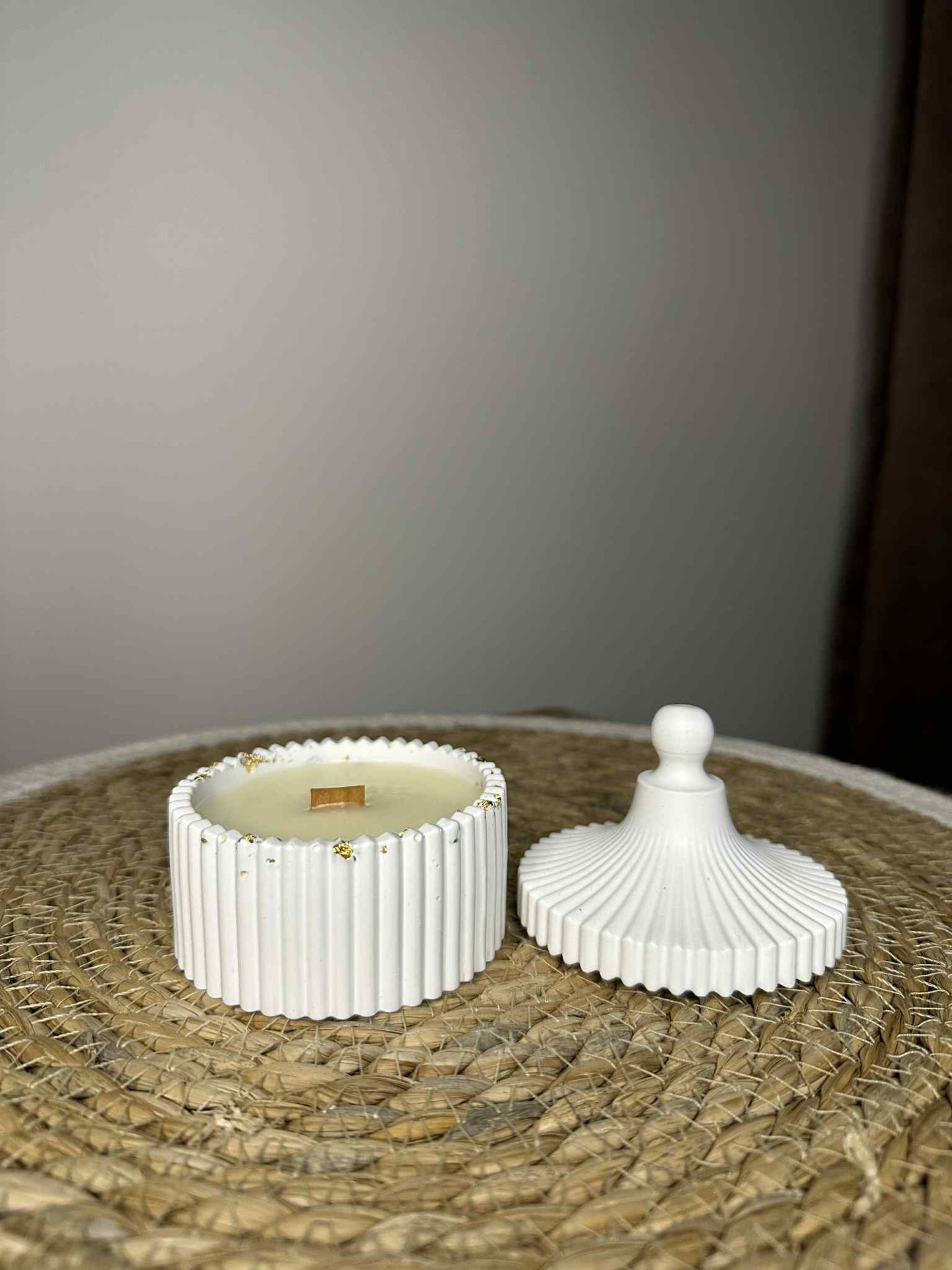 Jesmonito žvakė su dangteliu „Elegance“