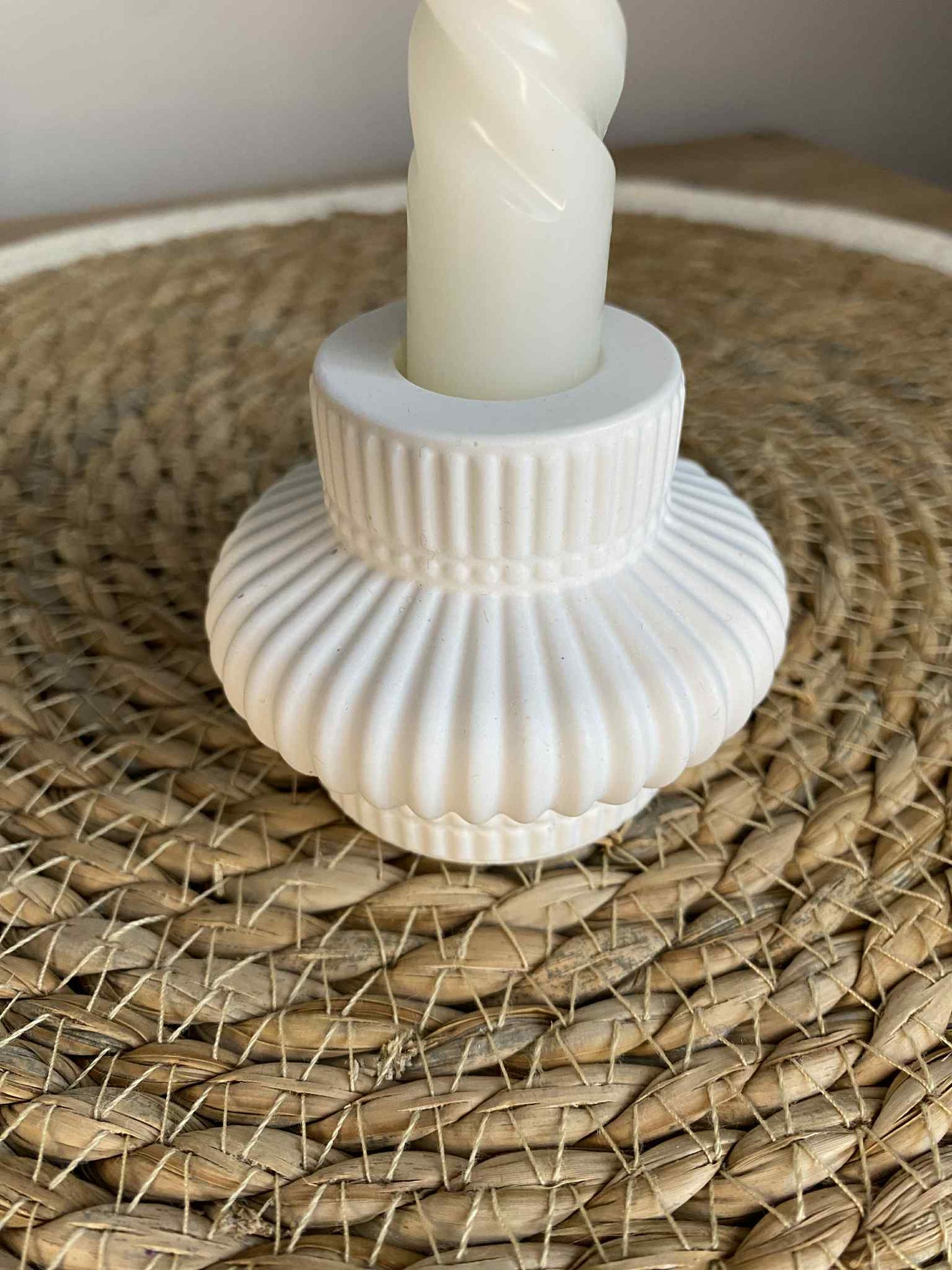 Moderni žvakidė modelis 2 (balta)