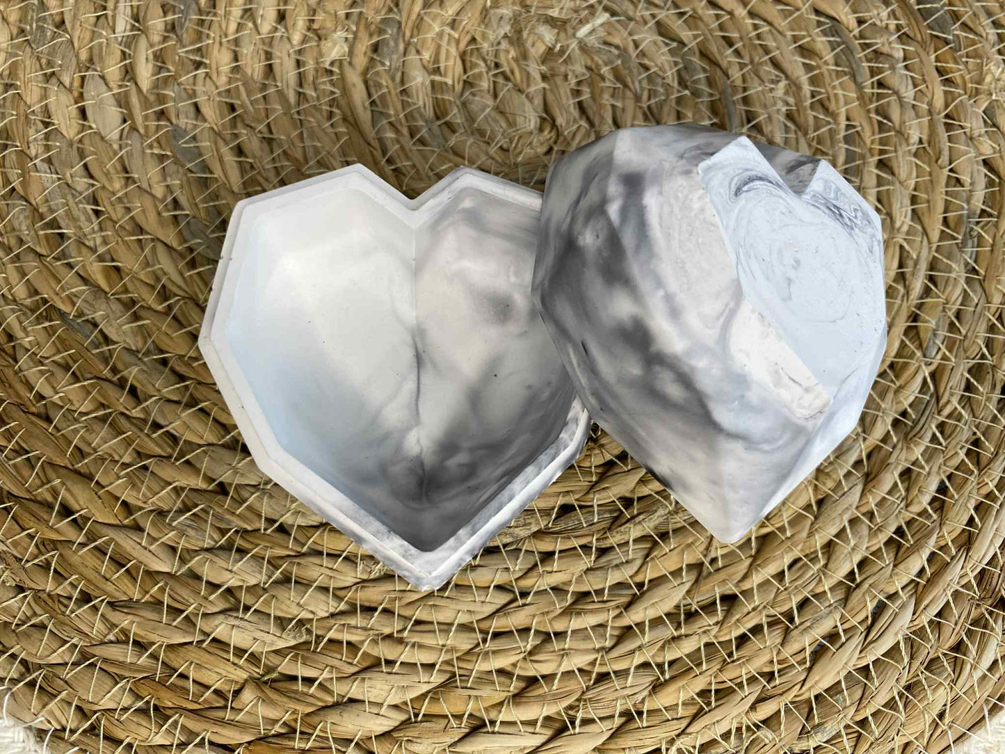 Širdelės formos dėžutė