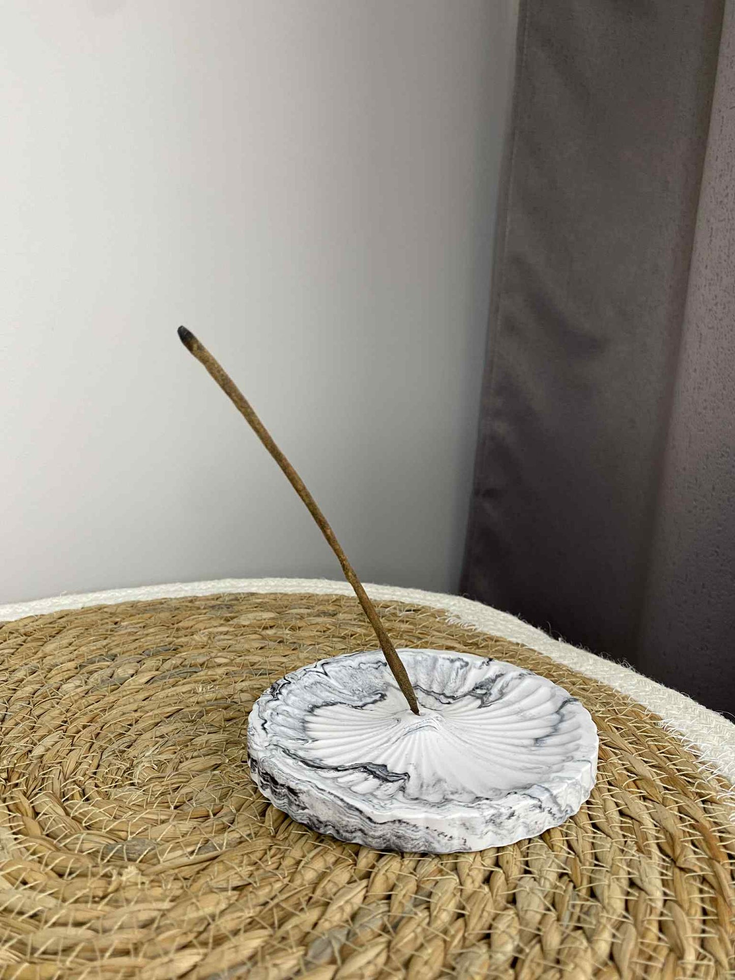 Apvali smilkalinė (juodas marmuras)