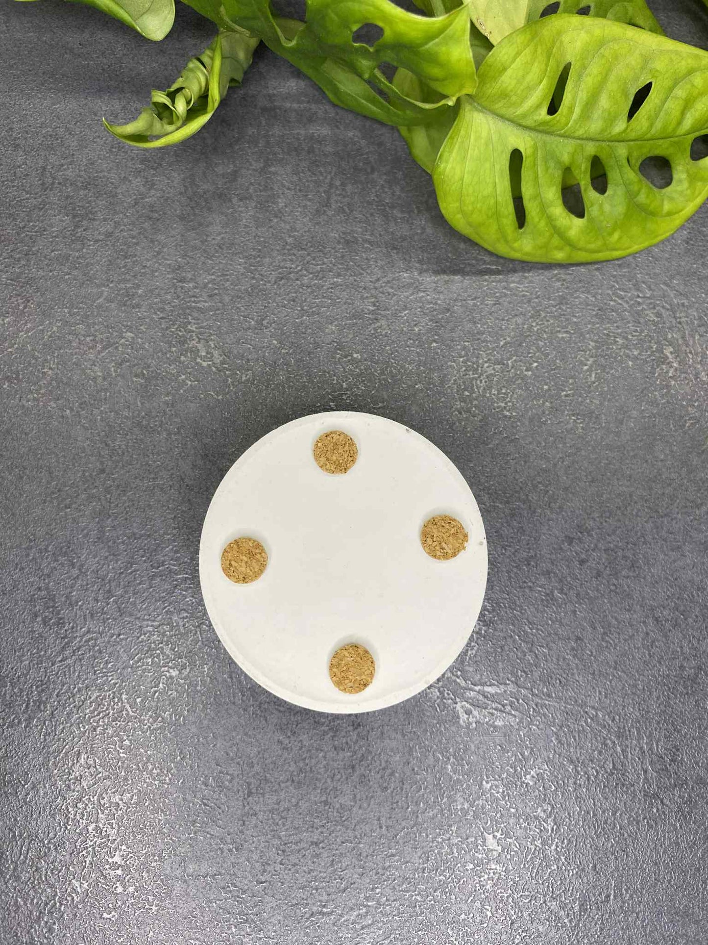 One-piece candlestick (white gold)