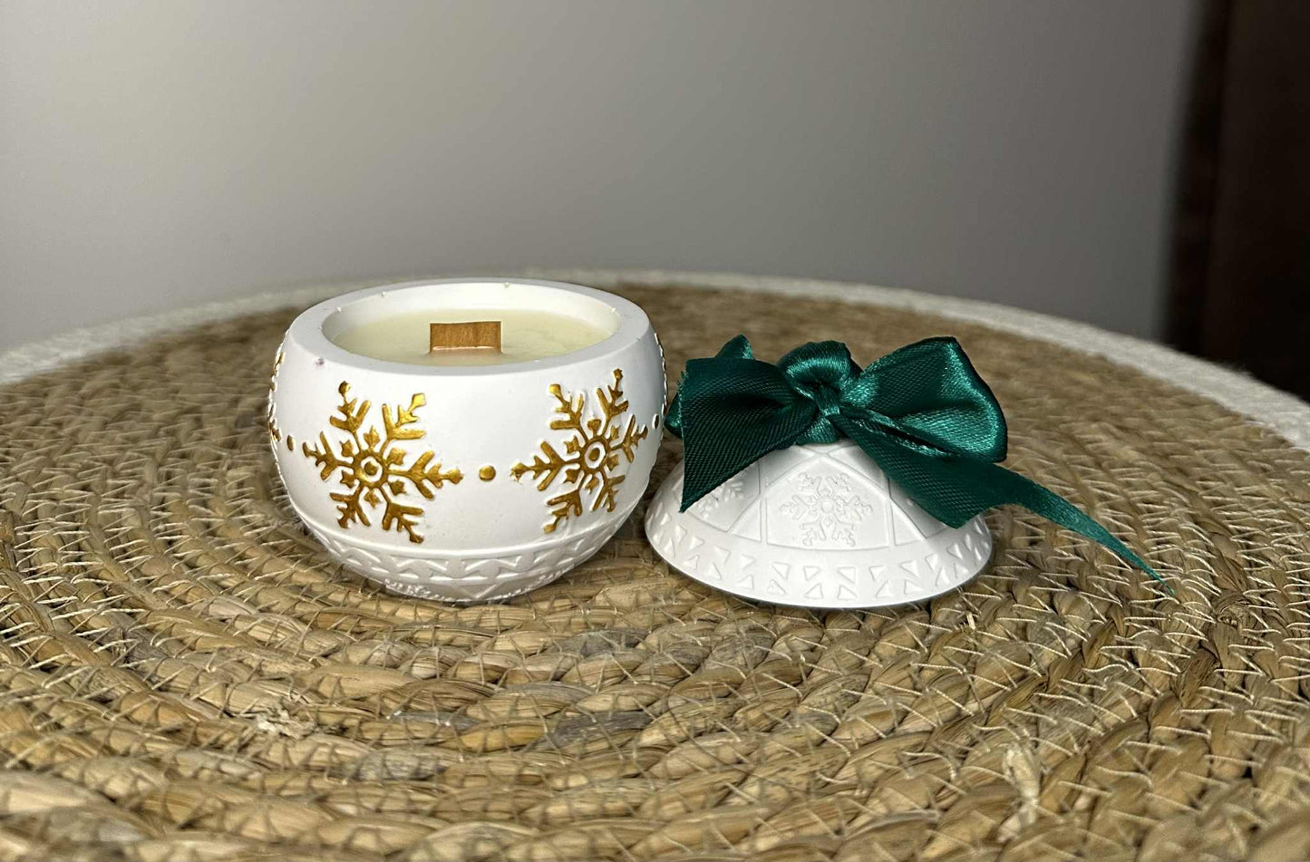 Kalėdinė jesmonito žvakė „Snaigė“