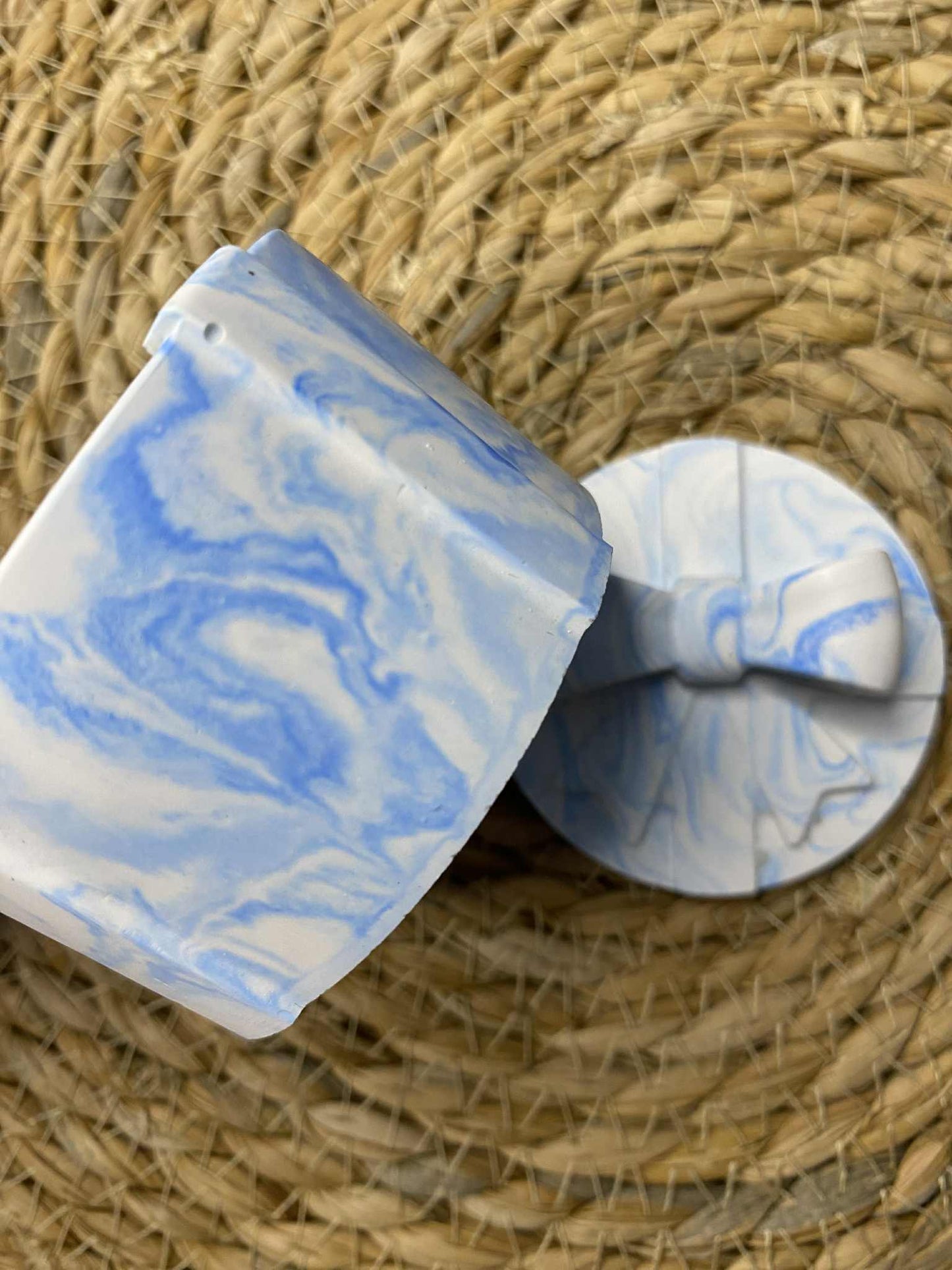 Ovali dėžutė su kaspinėliu (mėlyna)