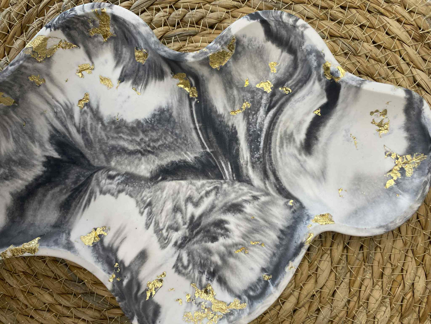 Debesio formos padėkliukas (juoda/auksinė)