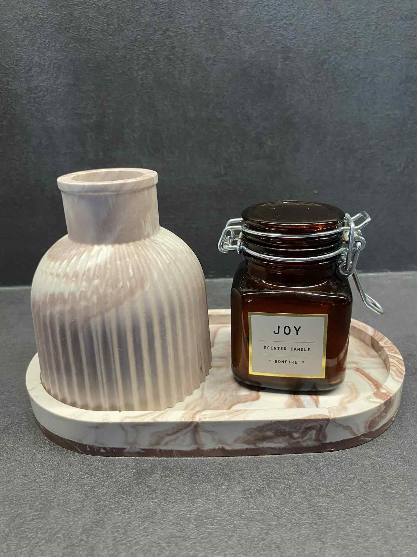 Dekoratyvinė vaza (šviesi)