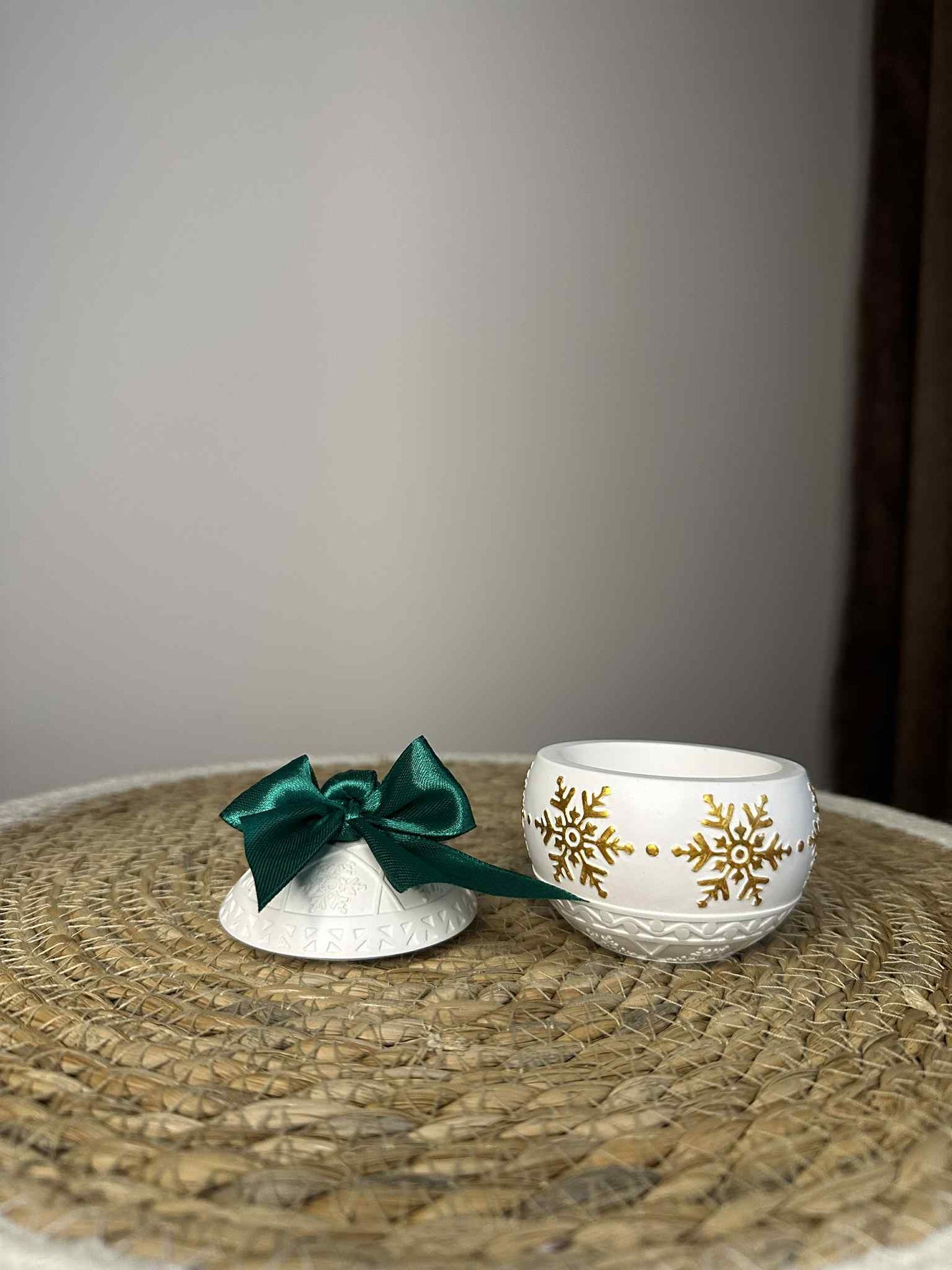 Kalėdinis žaisliukas - dėžutė - su kaspinėliu