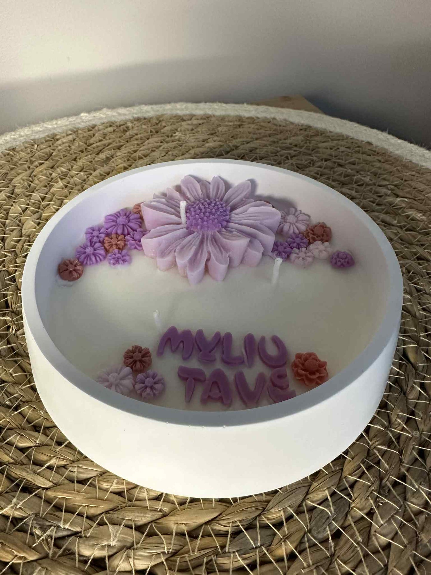 Rankų darbo žvakė „Myliu tave“ (violetinis atspalvis)