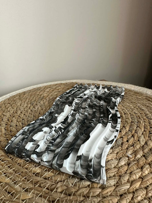 llgas banguotas padėkliukas (juodas marmuras)