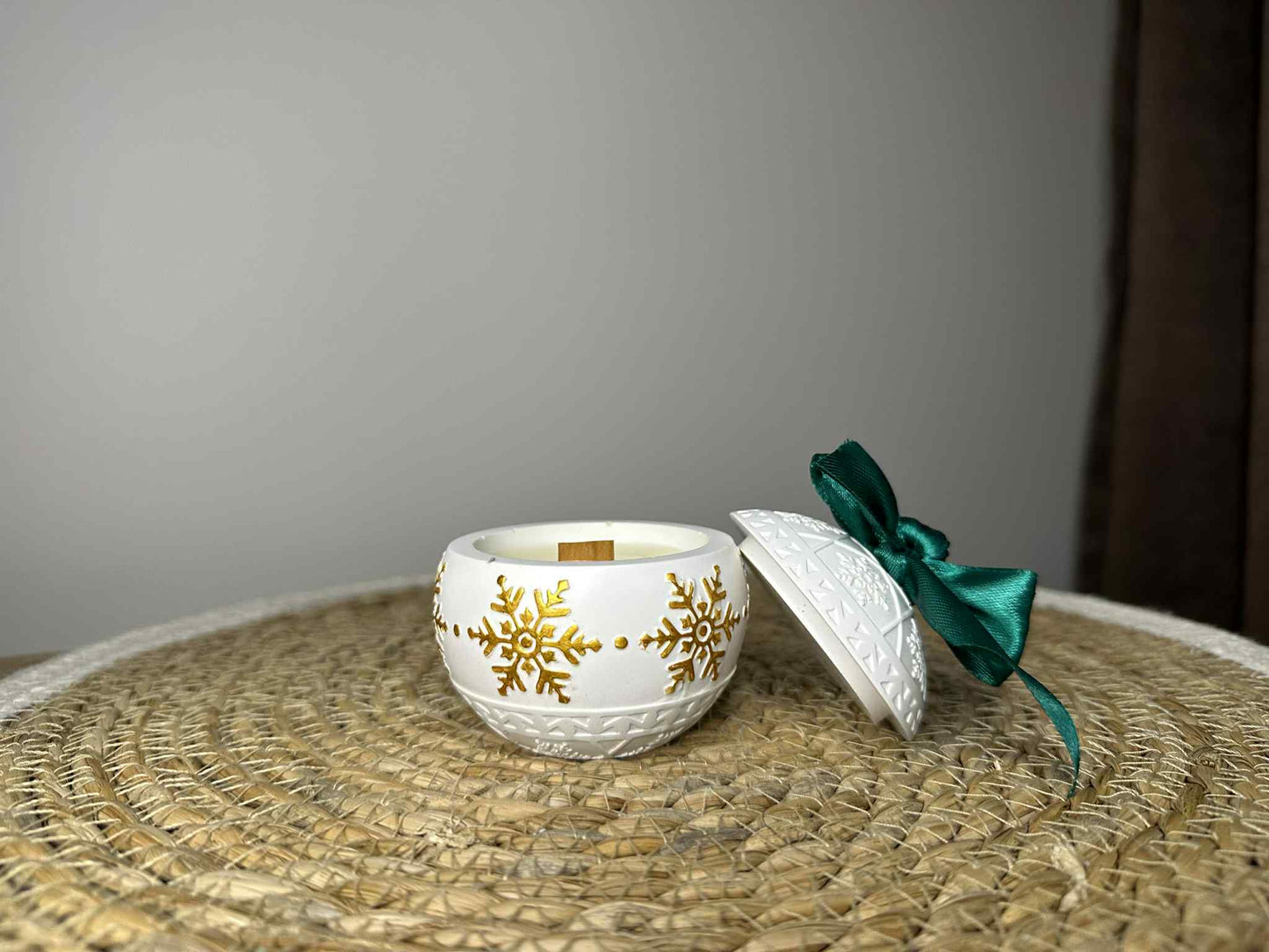 Kalėdinė jesmonito žvakė „Snaigė“