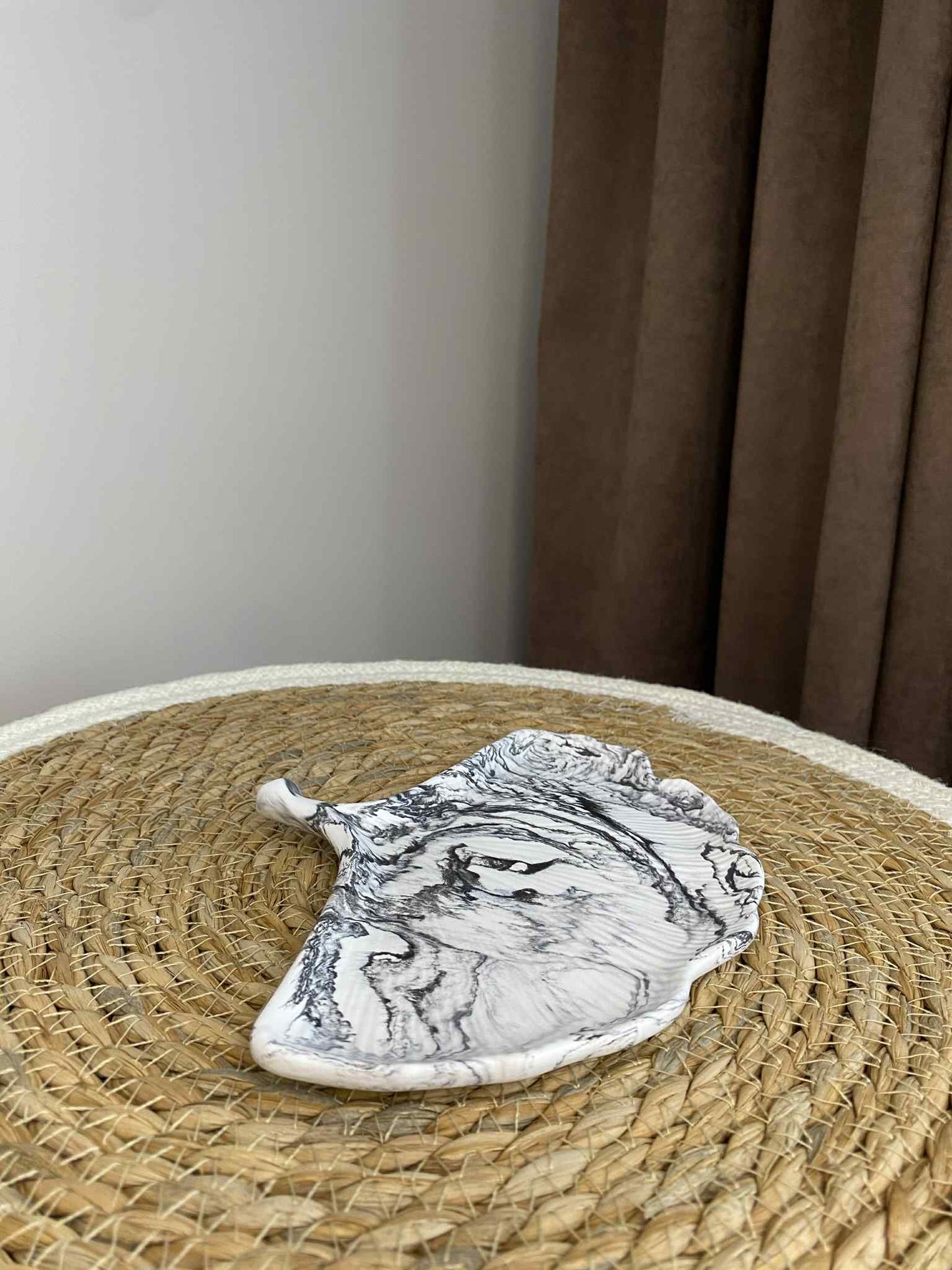 Ginkmedžio lapo padėkliukas (juoda)