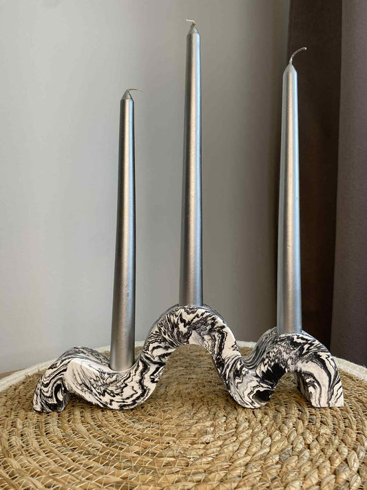 Lenkta žvakidė (juoda)