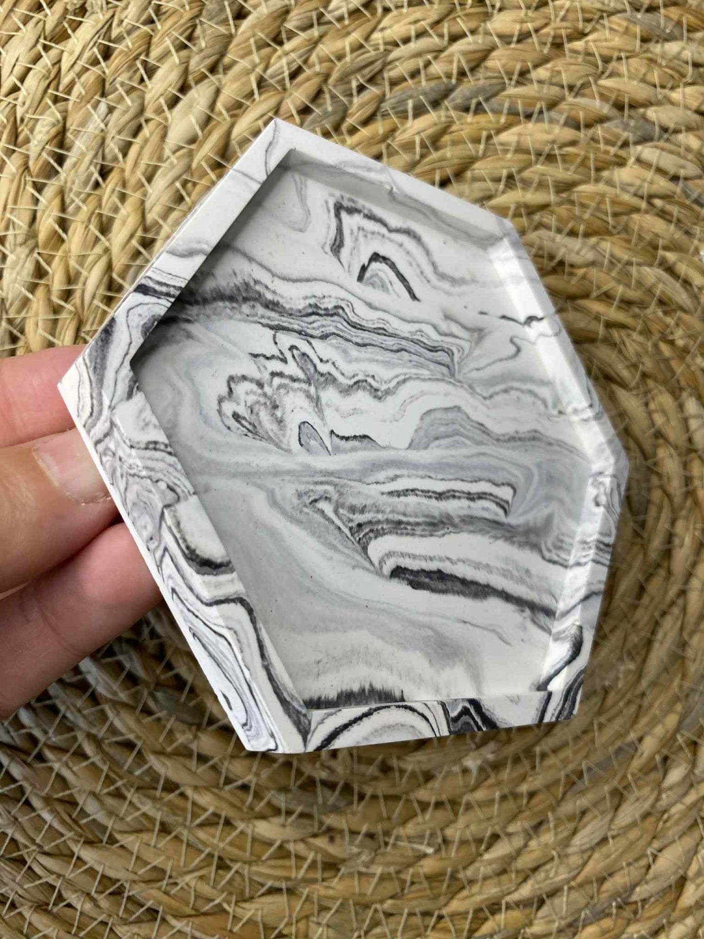 Šešiakampio formos padėkliukas (juodas)