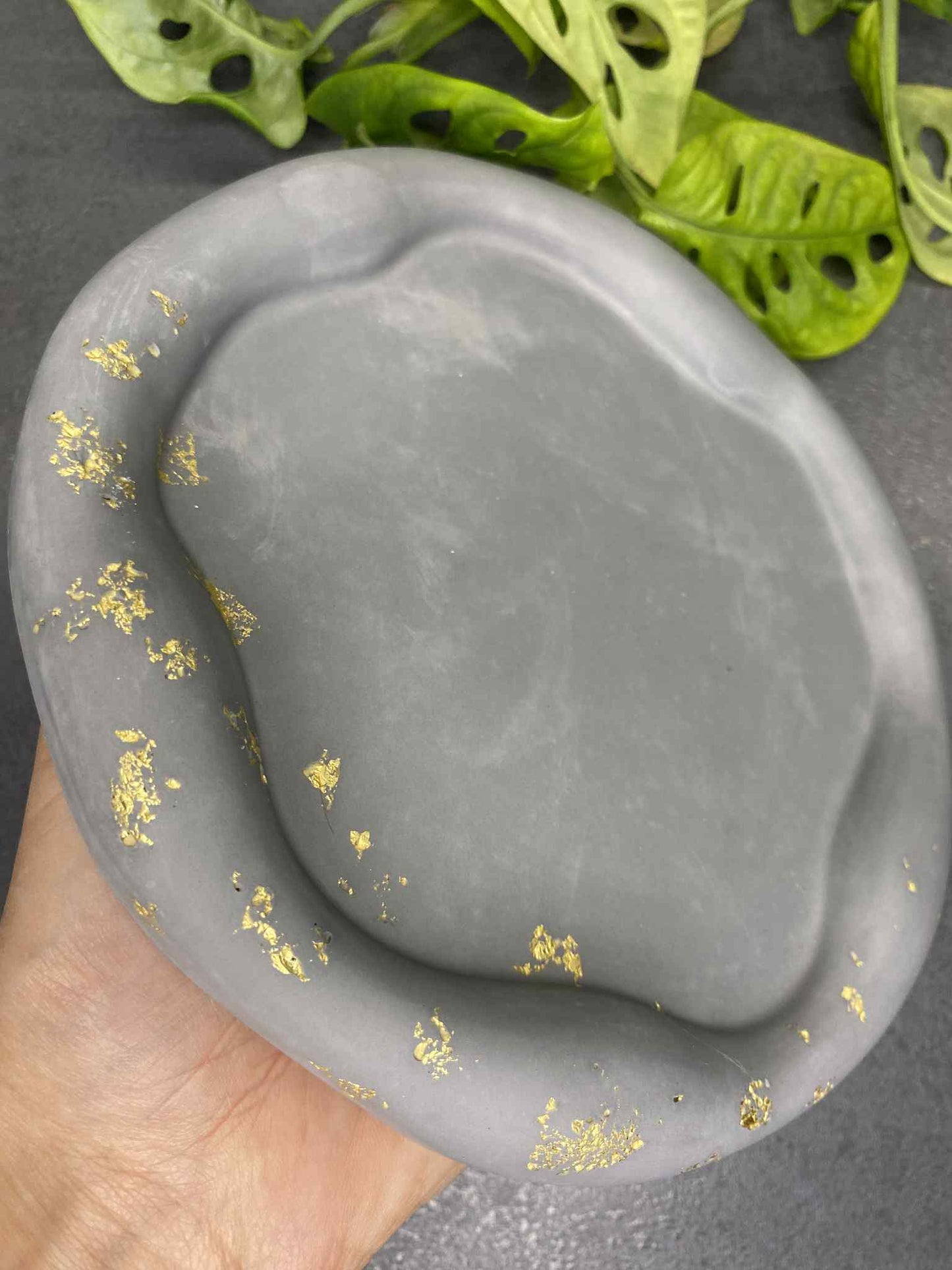 Padėkliukas apvalus debesėlis (pilka auksinė)