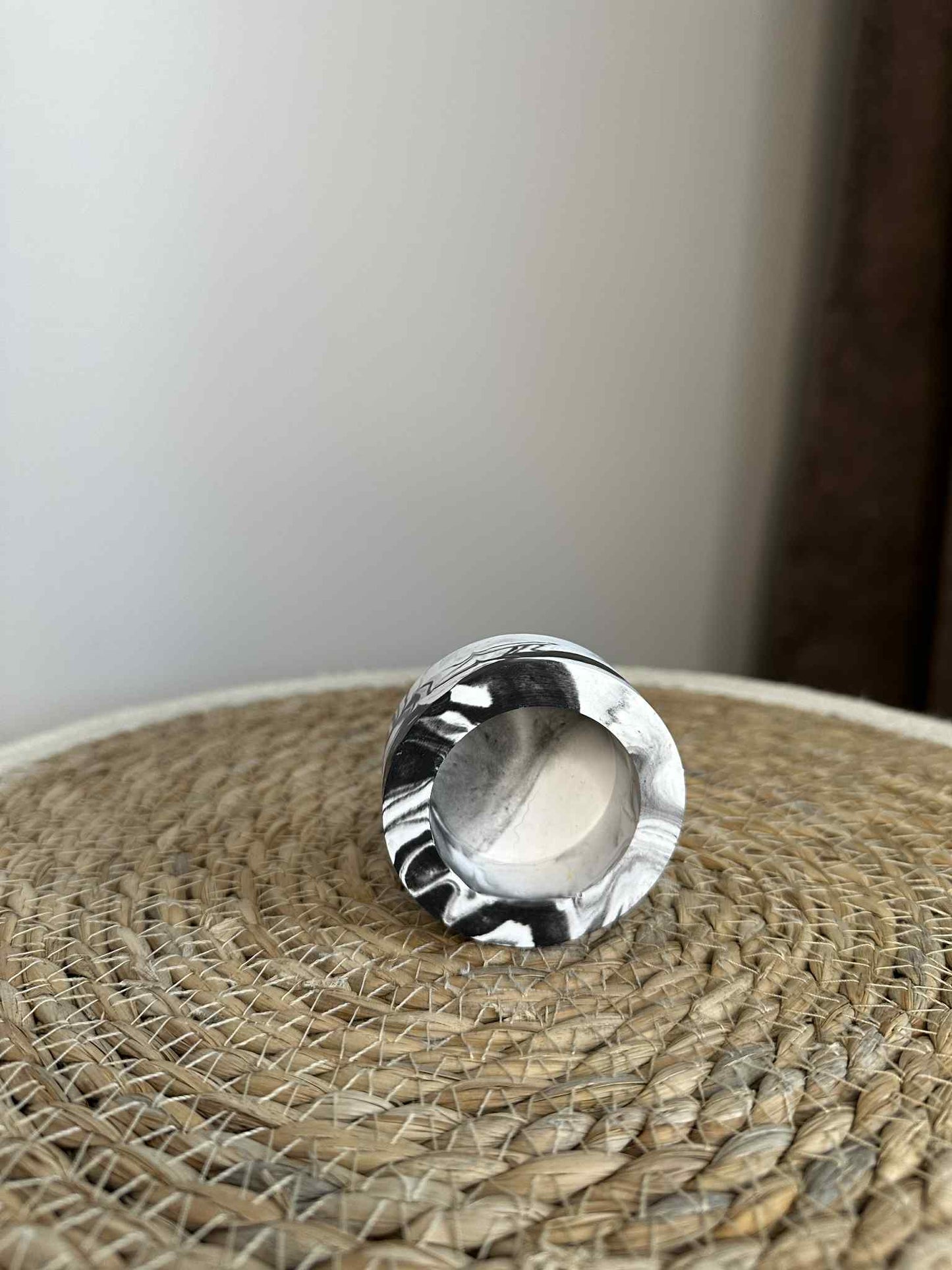 Vienos dalies žvakidė (juoda)