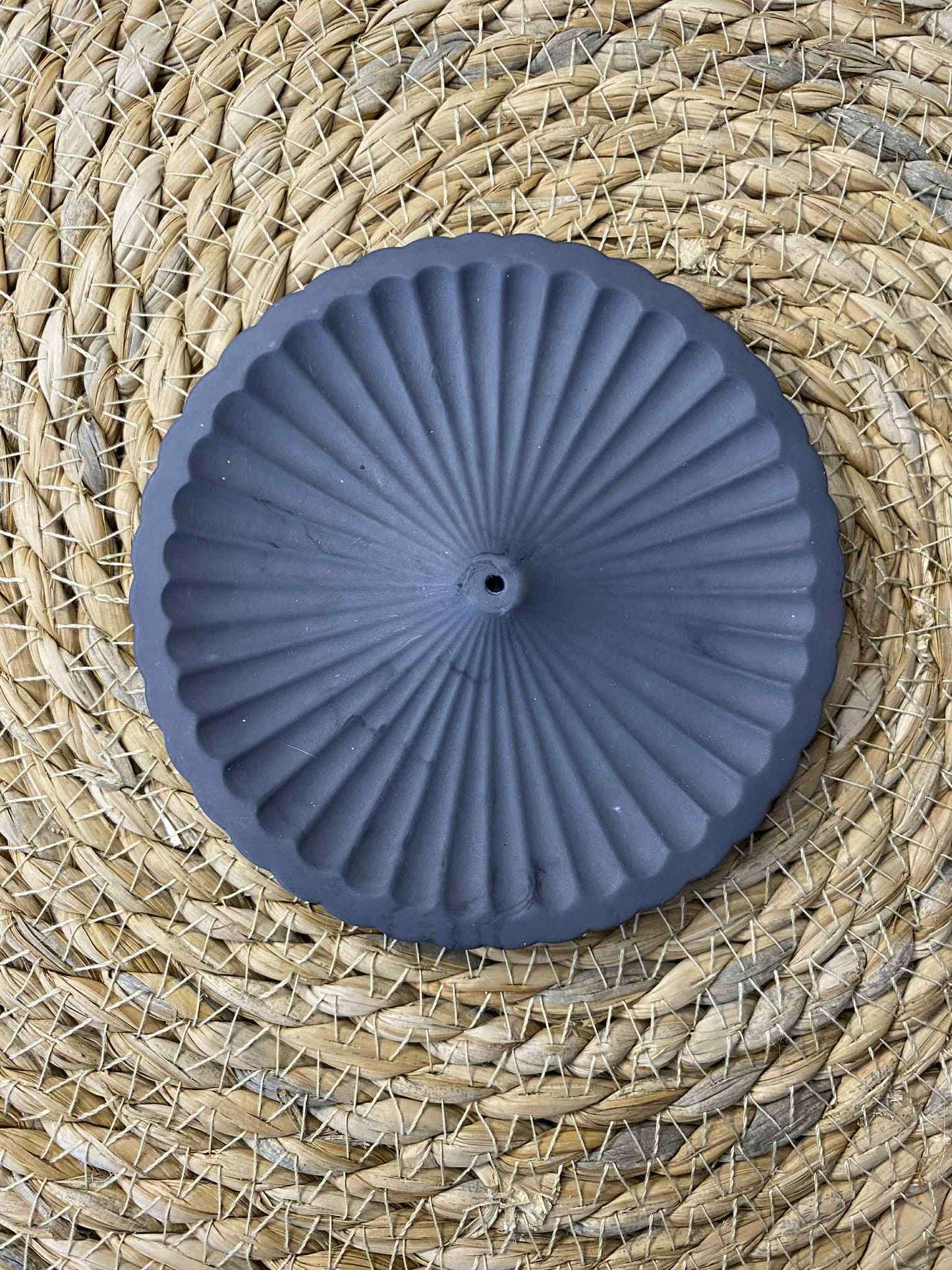 Patterned incense burner (black)