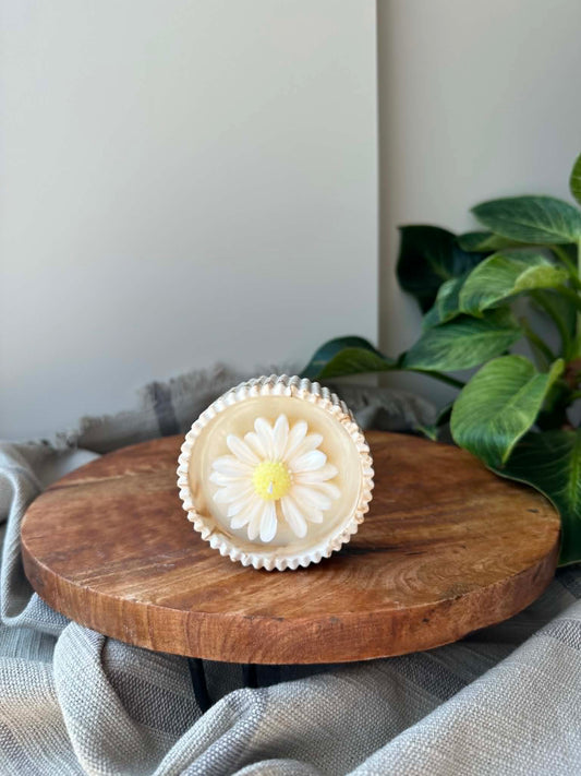 Kvepianti sojų vaško žvakė „Saulutė“ (Lotus Magnolia)
