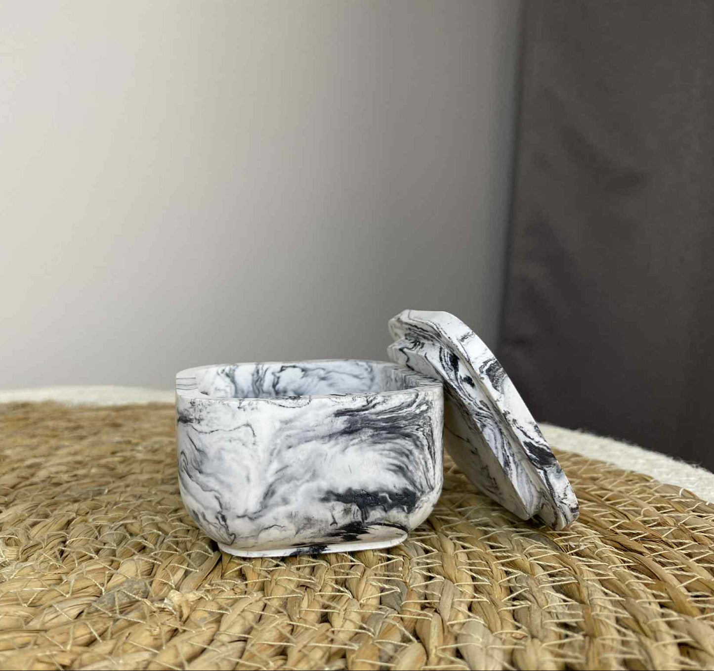 Kvadratinė dėžutė (juoda)