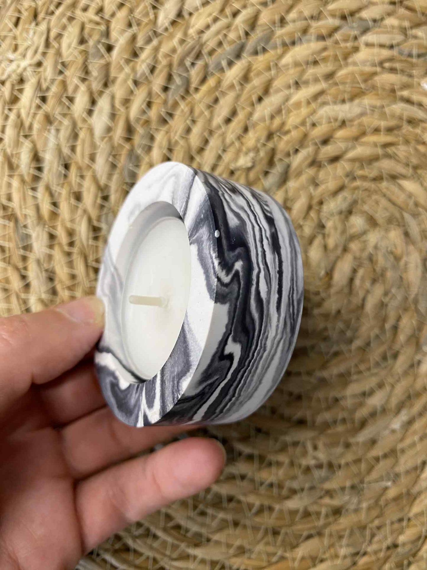 One-piece candlestick (black)