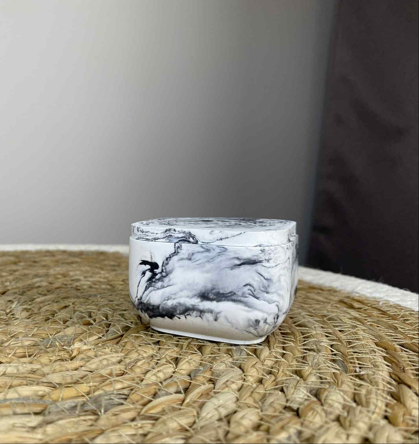 Kvadratinė dėžutė (juoda)