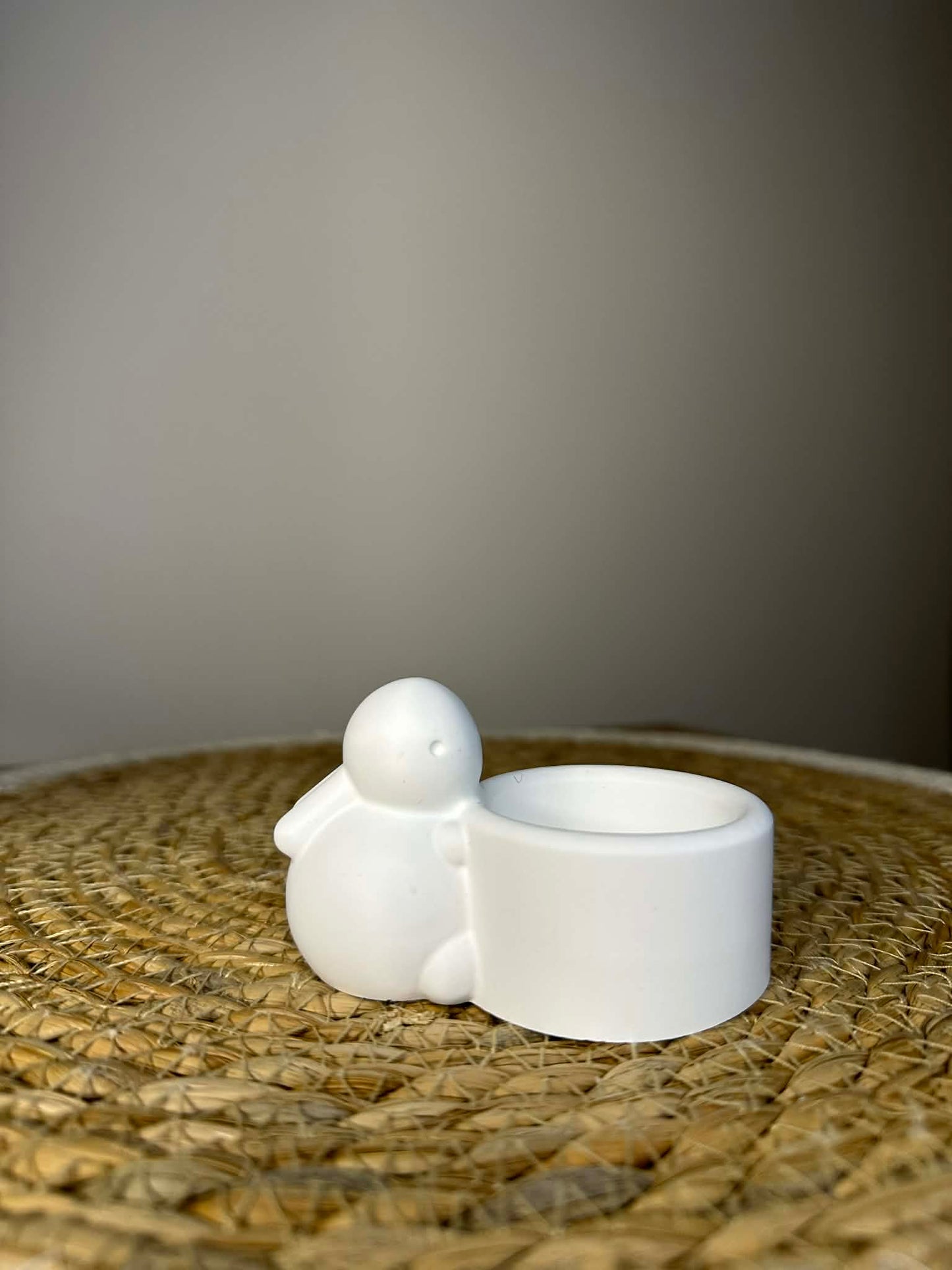 Kiškutis su vieta žvakei / kompozicijai / kiaušiniui