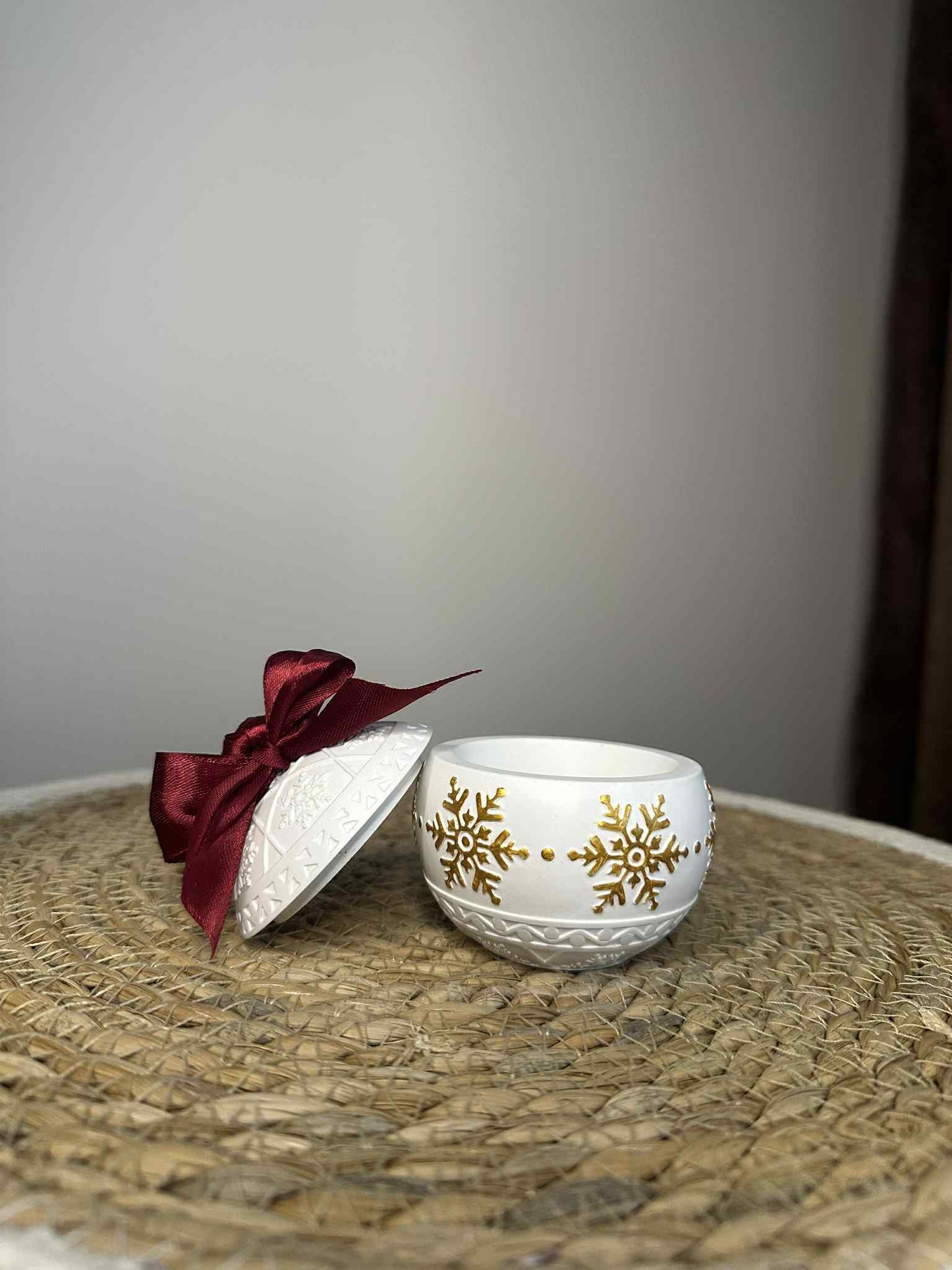 Kalėdinis žaisliukas - dėžutė - su kaspinėliu