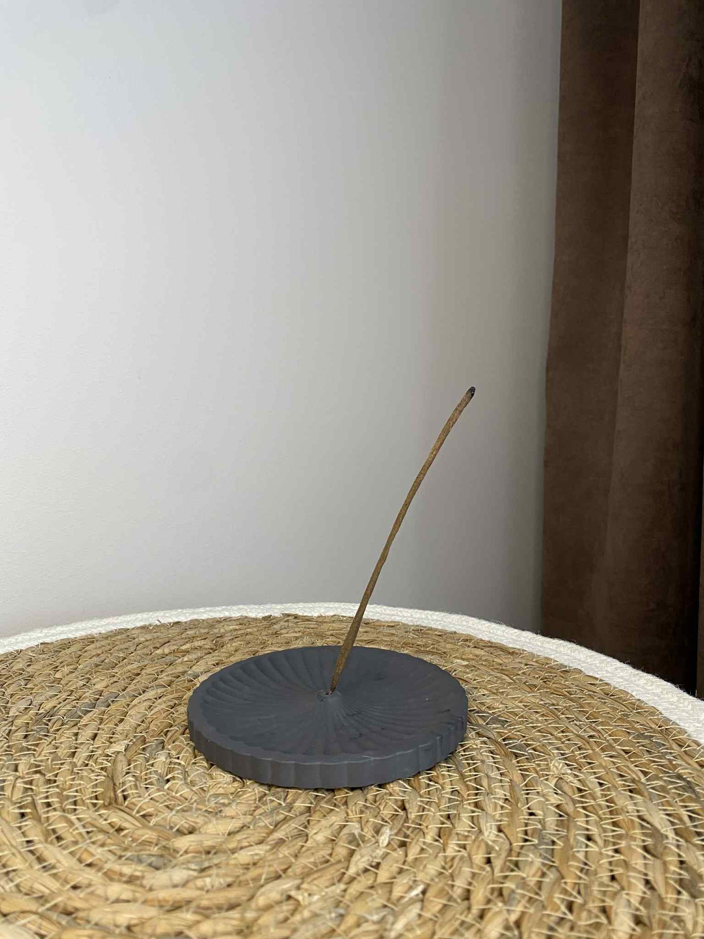 Patterned incense burner (black)