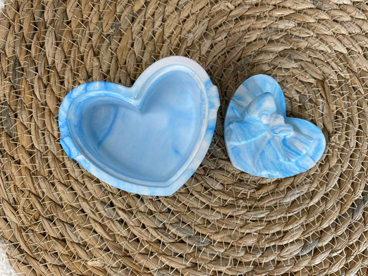 Herzförmige Schachtel mit Schleife (blau)