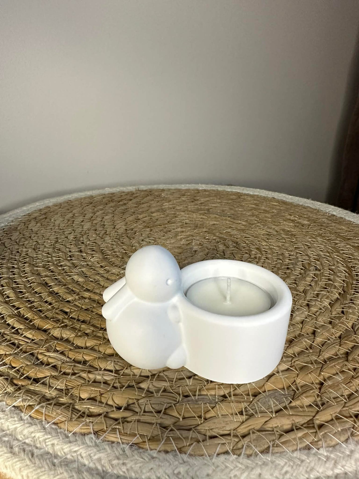 Kiškutis su vieta žvakei / kompozicijai / kiaušiniui