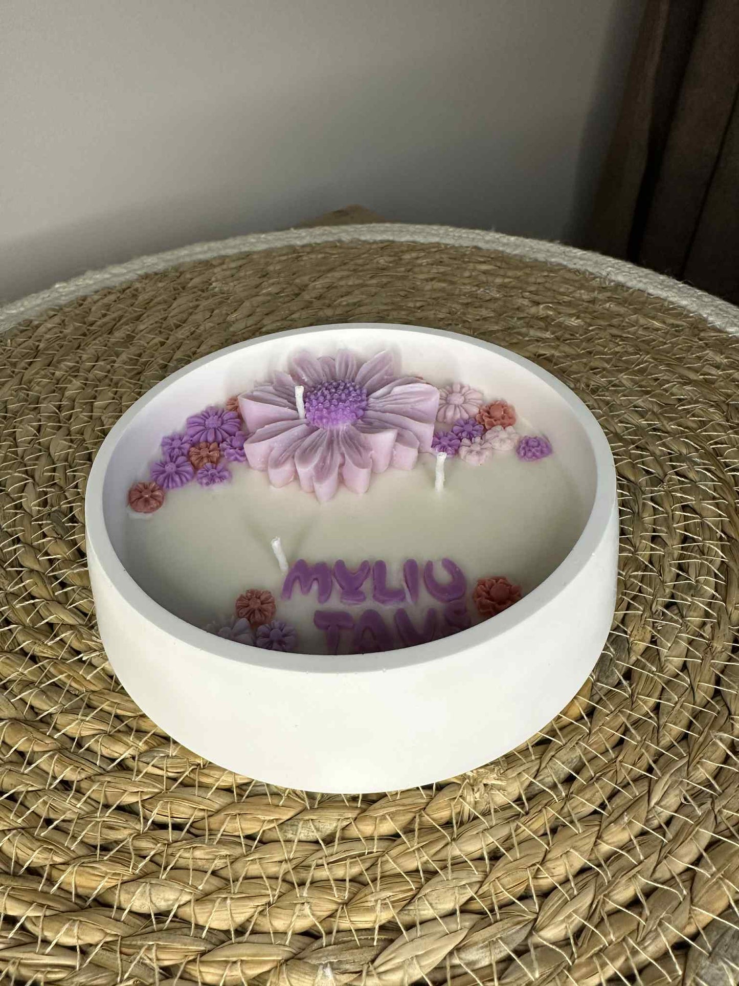 Rankų darbo žvakė „Myliu tave“ (violetinis atspalvis)