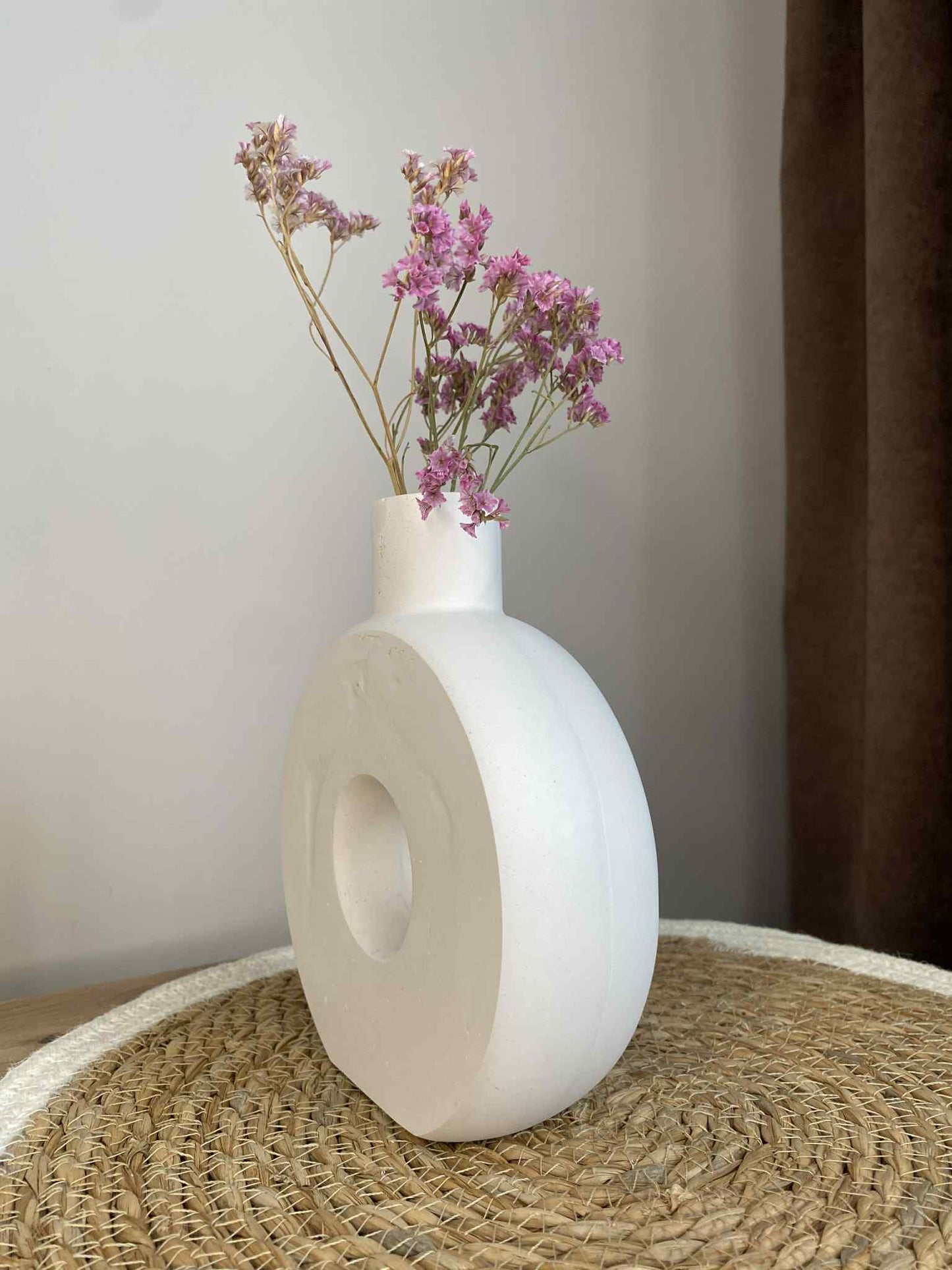 Modern vase (white)