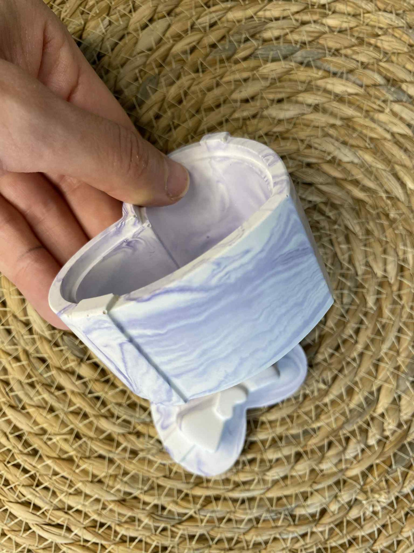 Širdelės formos dėžutė su kaspinėliu (violetinė)