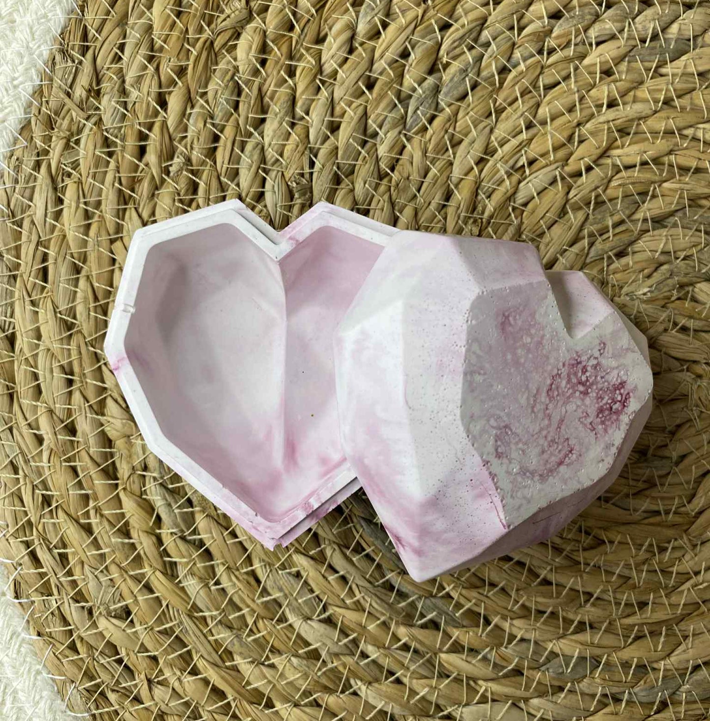 Širdelės formos dėžutė (rausva)