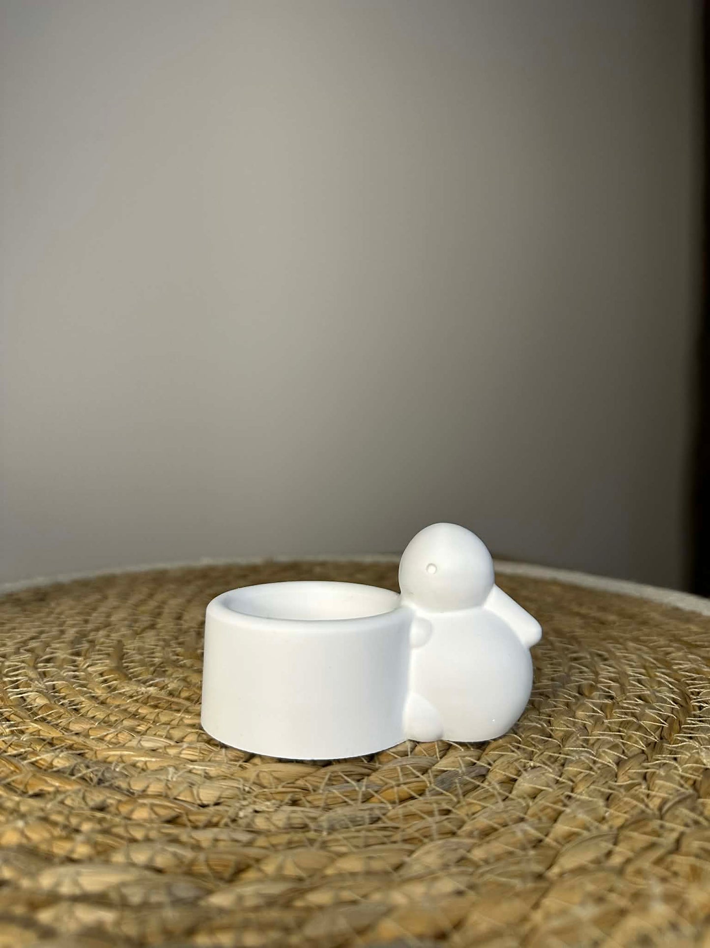 Kiškutis su vieta žvakei / kompozicijai / kiaušiniui