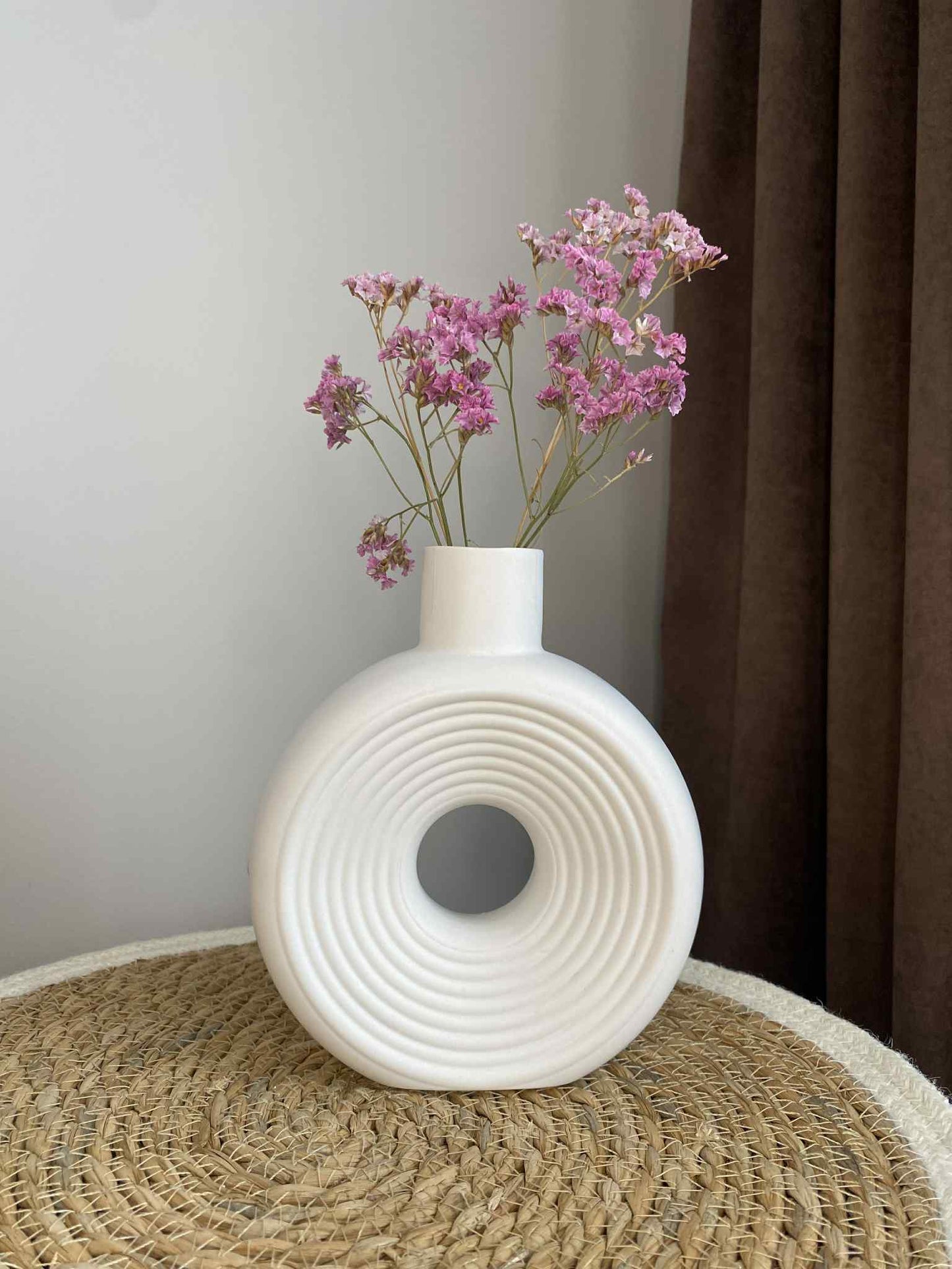 Modern vase (white)