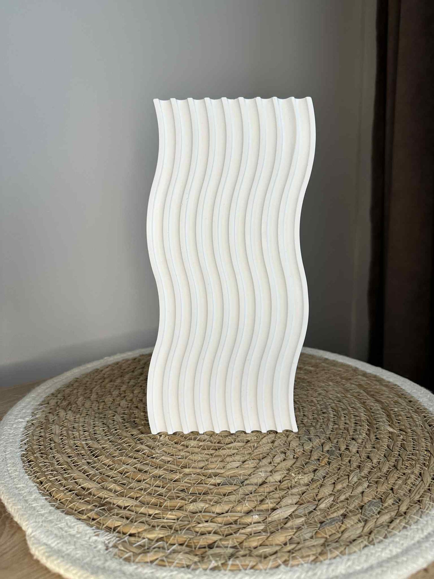 Ilgas banguotas padėkliukas (baltas)