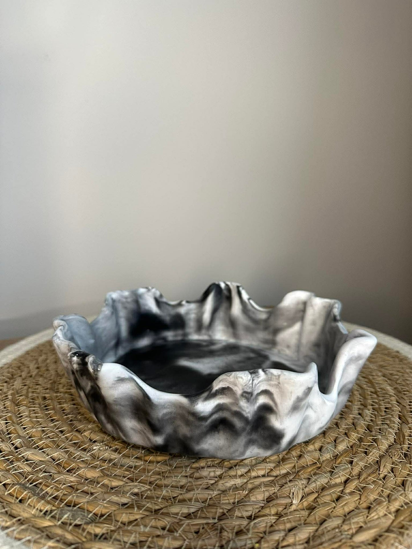 Išskirtinio stiliaus dubenėlis (juodas)