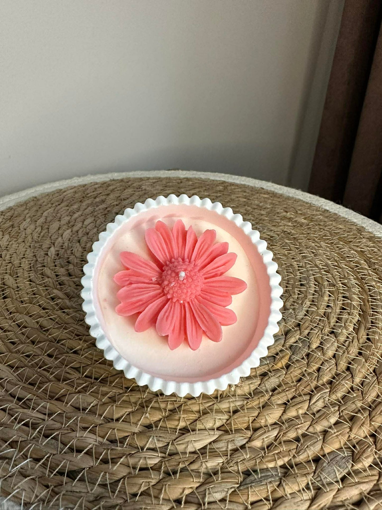 Sojų vaško žvakė su ramunėle (rausva)