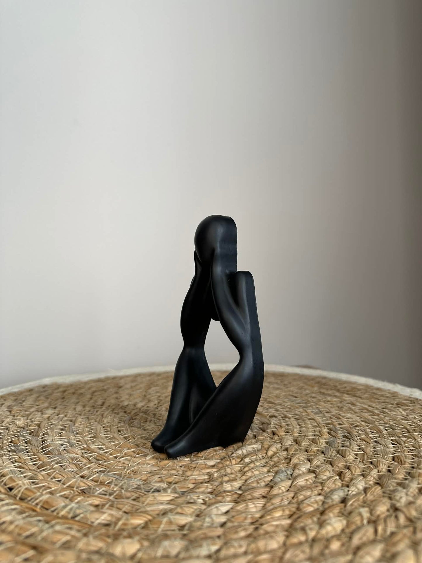 Susimąstęs žmogeliukas modelis 1 (juodas)