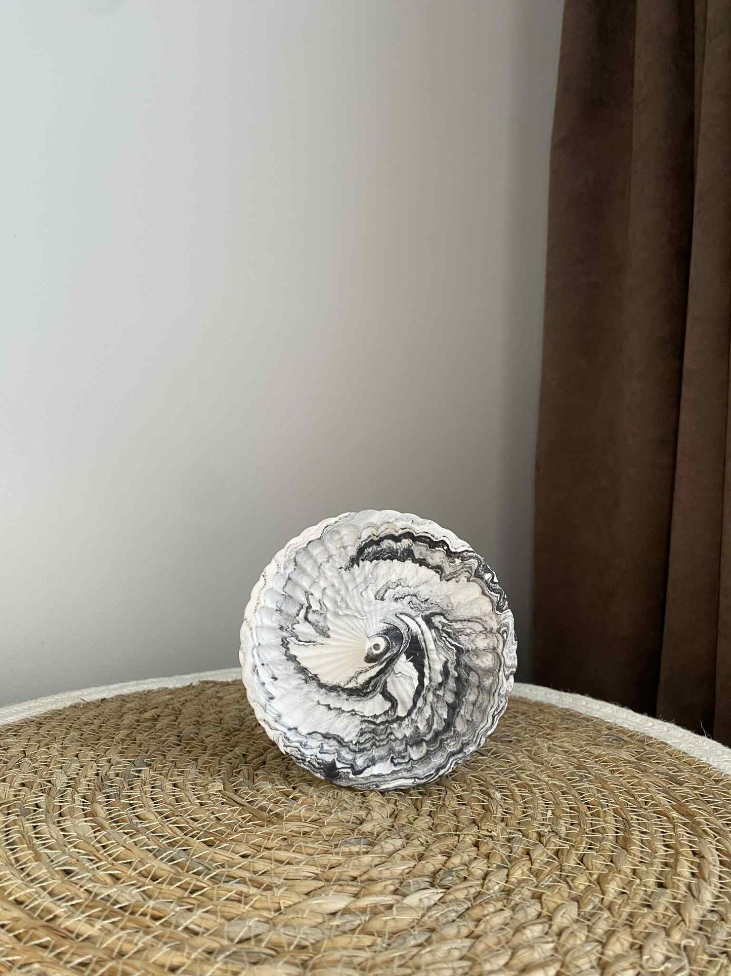 Apvali smilkalinė (juoda)