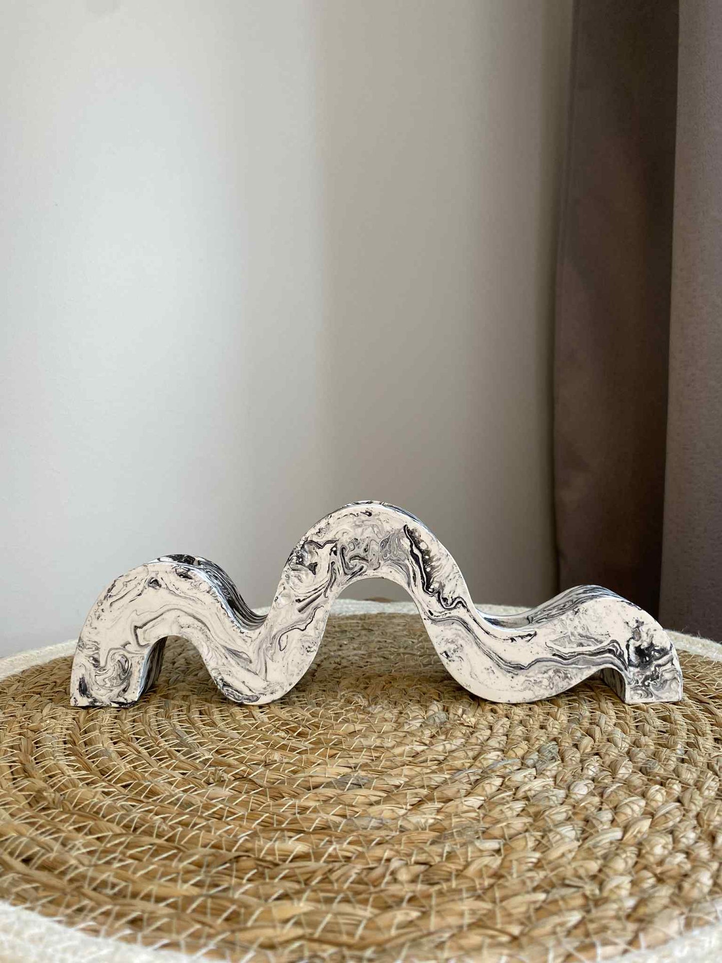 Lenkta žvakidė (juoda)