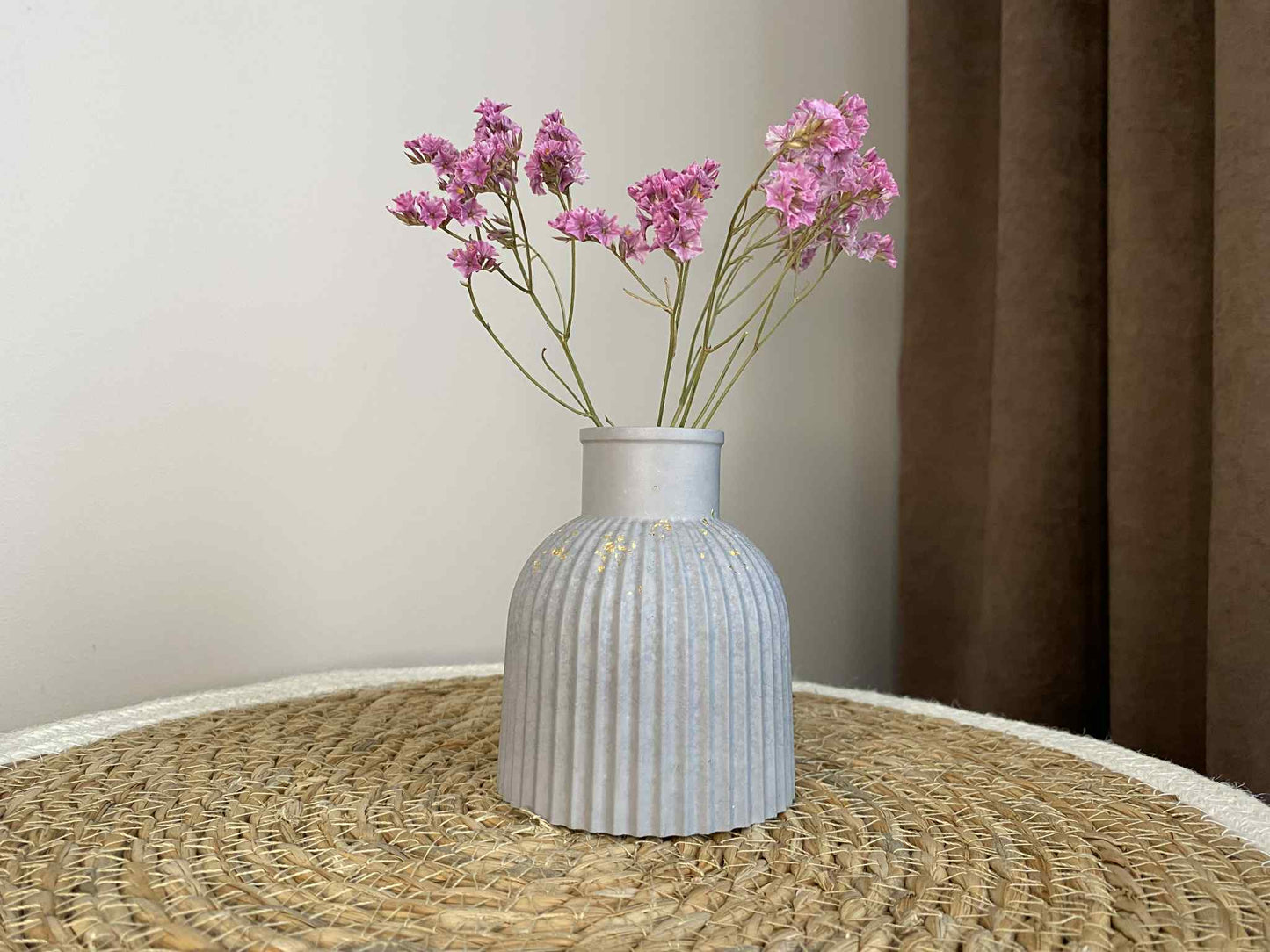 Decorative vase (gray gold)