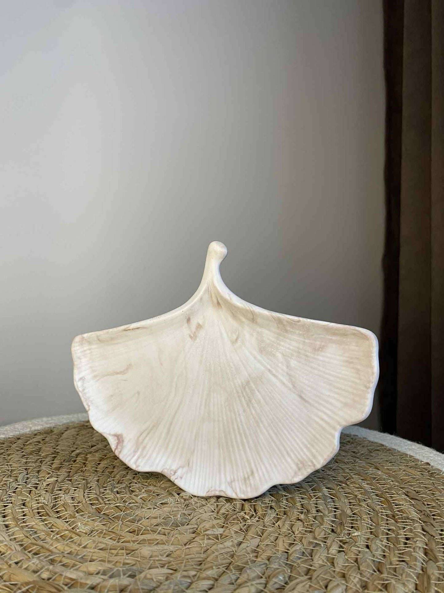 Ginkmedžio lapo padėkliukas (švelni ruda)