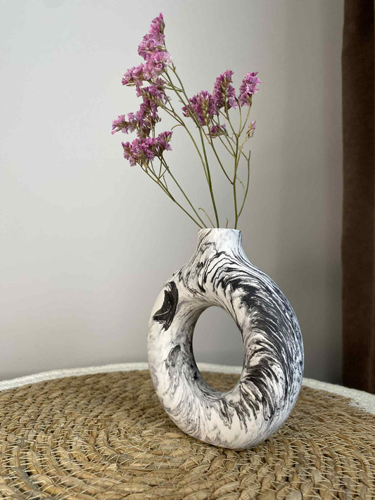 Ovali vazelė (juoda)