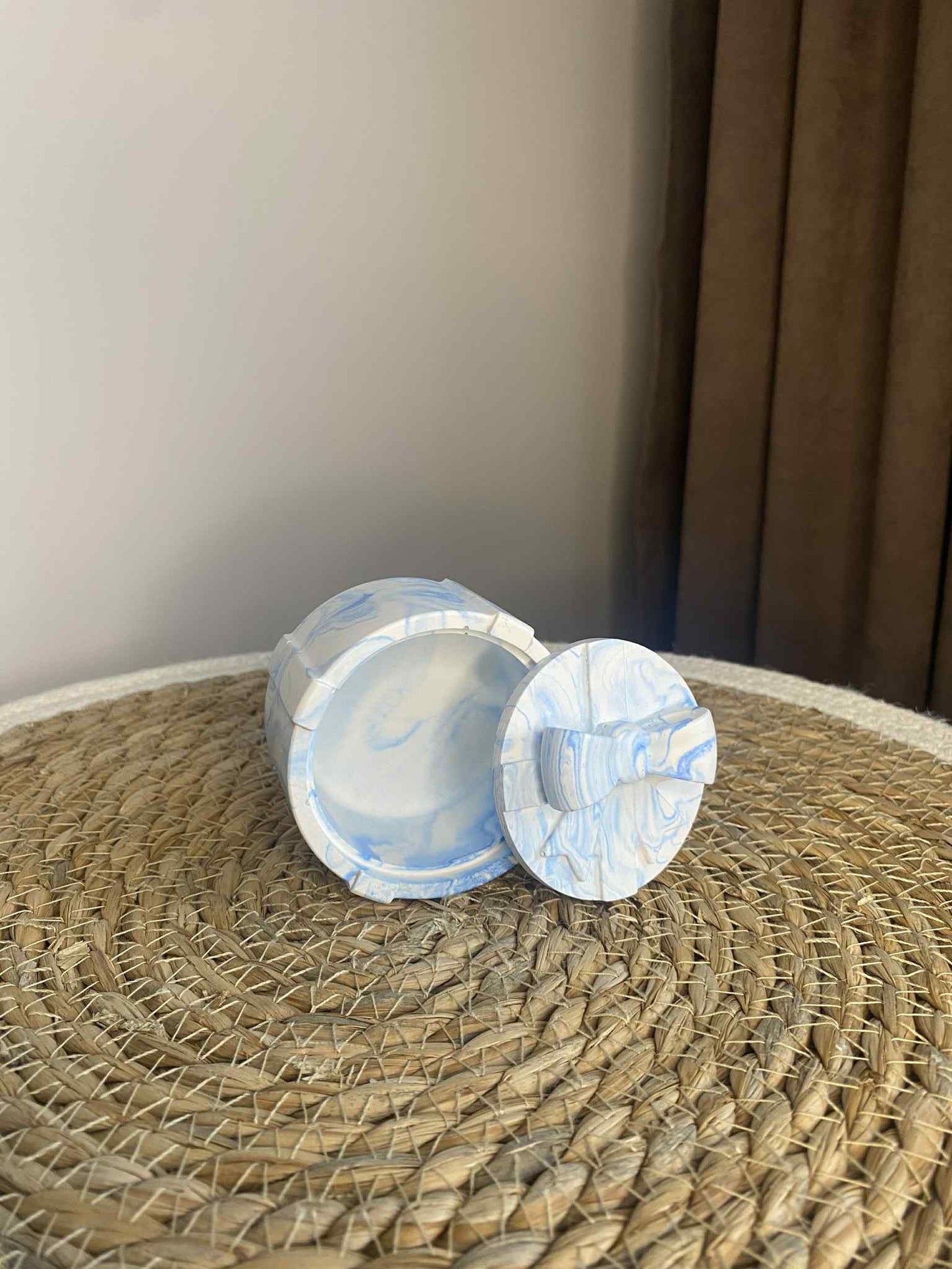 Ovali dėžutė su kaspinėliu (mėlyna)