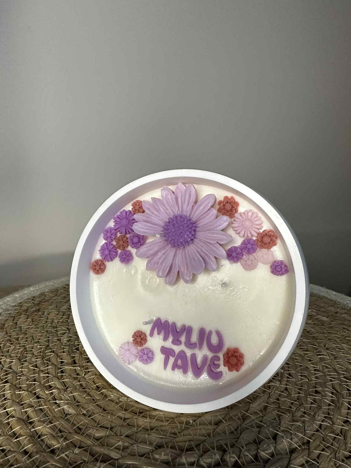 Rankų darbo žvakė „Myliu tave“ (violetinis atspalvis)