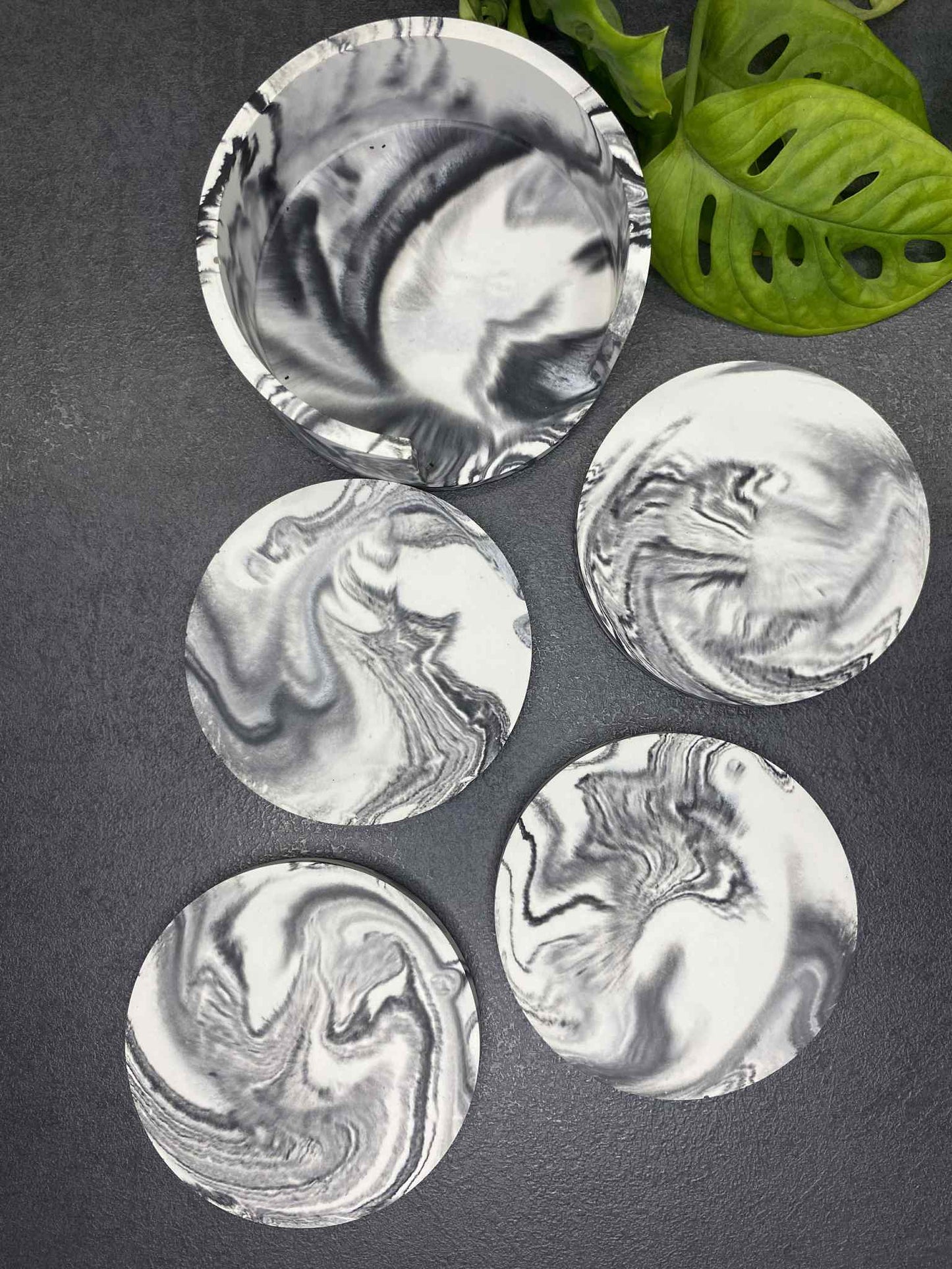 Set of coasters (black)