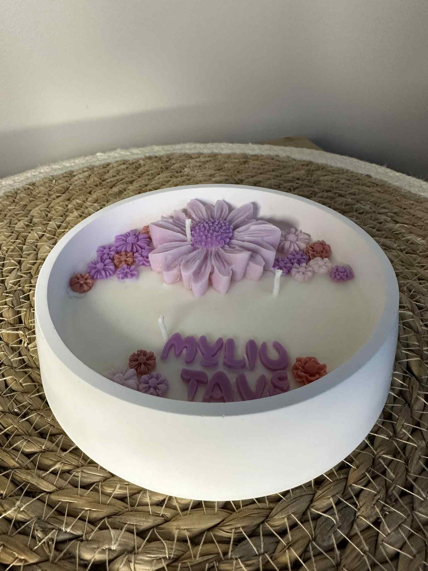 Rankų darbo žvakė „Myliu tave“ (violetinis atspalvis)